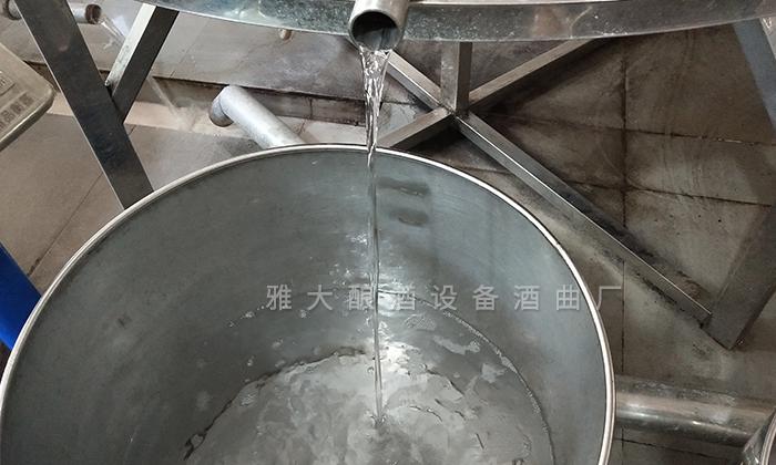 雅大烤酒設備出酒快，操作簡單