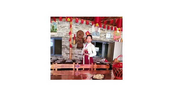 雙峰寨引進(jìn)電加熱釀酒設(shè)備，邀請(qǐng)游客體驗(yàn)堆花酒釀造全過(guò)程！