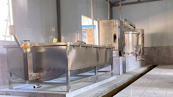 用燒酒設(shè)備開(kāi)酒坊釀純糧酒，每鍋酒凈賺2000元！