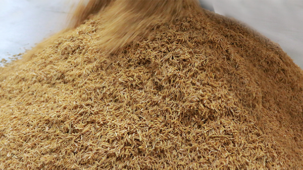 用雅大烤酒設(shè)備做固態(tài)酒要加輔料嗎？