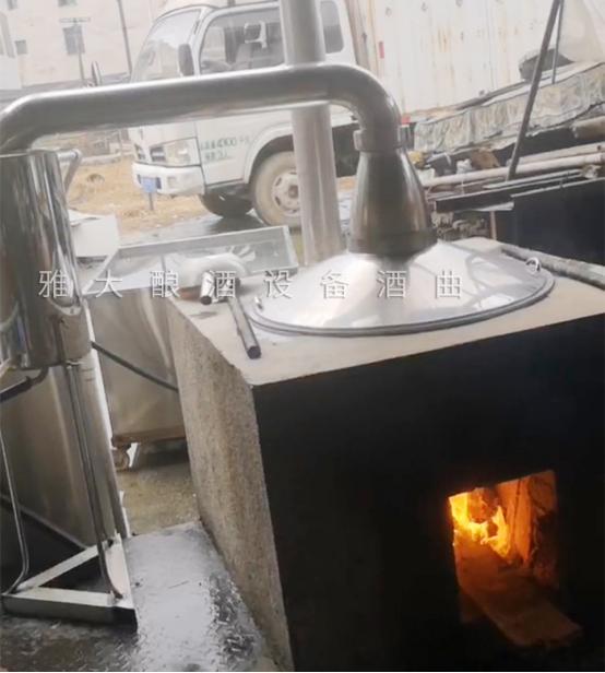 12-1用含鐵銹的釀酒設(shè)備做酒，每次都要清洗干凈
