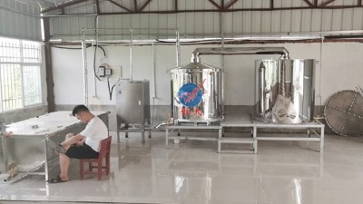 新型釀酒設(shè)備里到底藏著什么秘密，連釀酒老師傅都忙著換？