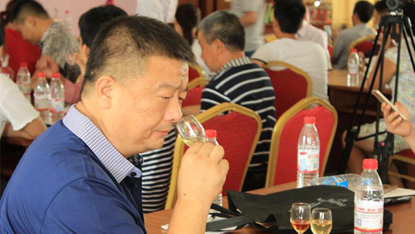 電加熱釀酒設(shè)備：如何通過聞香來鑒別七種陳香老酒？