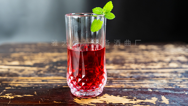 10萬斤山楂不愁賣，用釀酒新設(shè)備將山楂釀成酒幫張哥增收