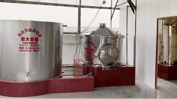 用白酒蒸餾設(shè)備蒸固態(tài)酒時(shí)這樣做，可減少損失，提高出酒率！