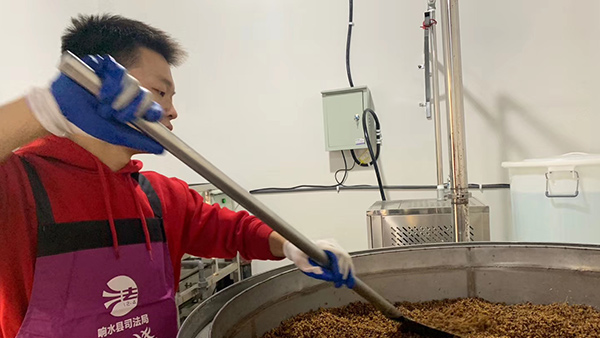 不顧父母反對毅然選擇用釀酒生產(chǎn)設(shè)備開酒坊，結(jié)果卻……