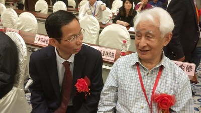 季老說(shuō)喝不起茅臺(tái)喝農(nóng)村烤酒設(shè)備釀的五糧酒，這是...