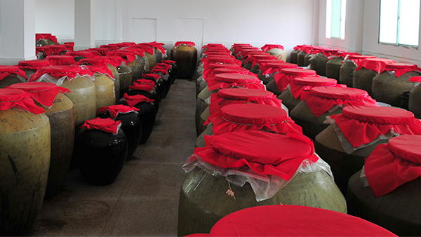 【白酒蒸餾設(shè)備】白酒陳釀對環(huán)境、儲酒容器有什么要求？