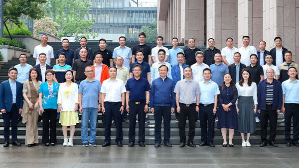 【潛心研修·勇立潮頭】雅大董事長(zhǎng)胡順開(kāi)榮獲“省專精特新領(lǐng)軍企業(yè)家班優(yōu)秀學(xué)員”稱號(hào)