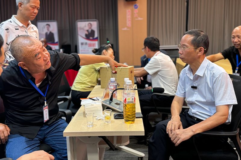 釀酒國(guó)匠胡順開、技術(shù)總監(jiān)蔣建明親臨品酒答疑