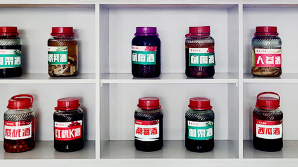 當(dāng)季特別適合“泡酒”的幾種水果，看看你們當(dāng)?shù)赜袔追N！