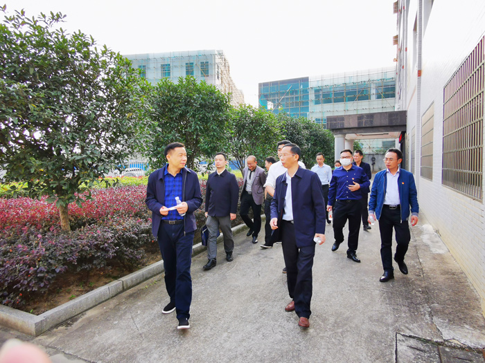 1雅大黨支部書(shū)記胡順開(kāi)陪同省委兩新工委辦公室副主任寧勇華一行調(diào)研