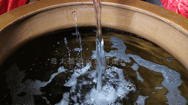花費2000萬買茅臺沒一瓶真的，農(nóng)村大型釀酒設(shè)備釀的酒更靠譜
