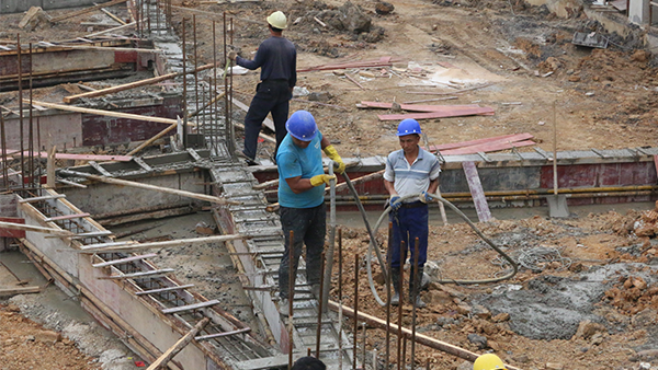 工地干活太辛苦？零基礎(chǔ)用烤酒設(shè)備做酒，干另一番大事業(yè)！
