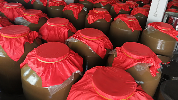 假酒太多，不如買套白酒廠釀酒也太慢了自己釀酒喝，還能賣