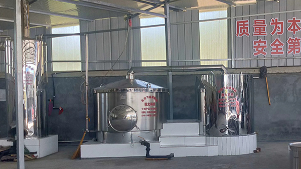 秋冬釀酒旺季，怎樣選擇1套適合自己的白酒釀酒設(shè)備？