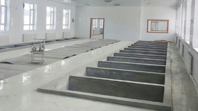 我想用烤酒設備做小曲固態(tài)酒，建窖池要注意什么？