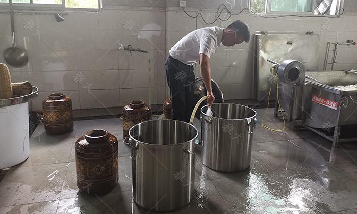 用電加熱釀酒設(shè)備做固態(tài)酒，怎樣做好場(chǎng)地衛(wèi)生？3