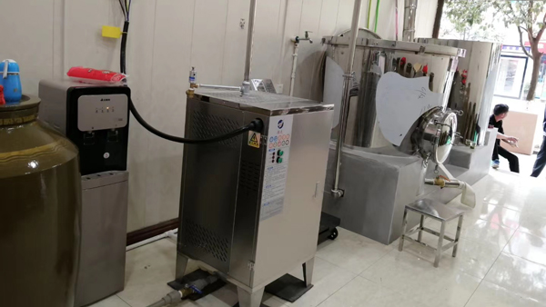 夫唱婦隨，引進(jìn)釀酒設(shè)備技術(shù)，夫妻雙雙把酒釀！