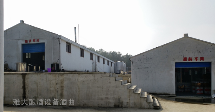 927雅大學(xué)員引進(jìn)大型釀酒設(shè)備，擴(kuò)大酒廠規(guī)模