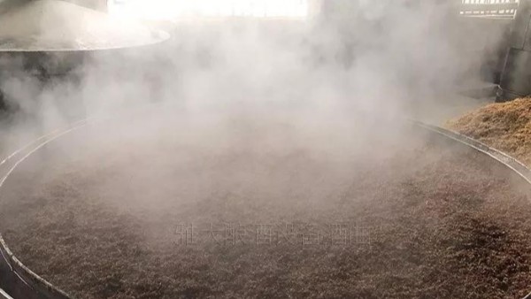 關(guān)于白酒釀酒設(shè)備，蒸糧時，這些神操作易引起酒苦，出酒率低！