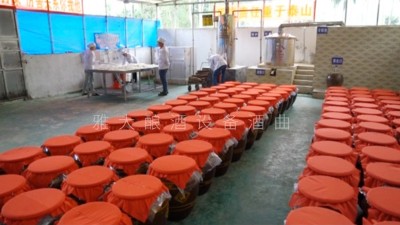 用小型酒廠釀酒設(shè)備開家小酒坊，需要投入哪些成本？