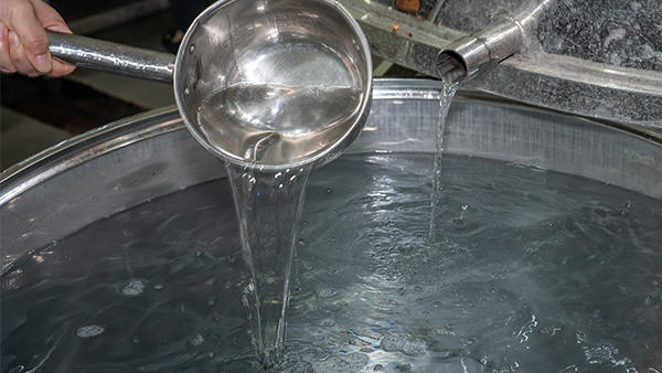 用蒸餾釀酒設(shè)備對白酒進行二次蒸餾能改善口感嗎？