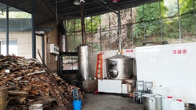 35歲后我已不再年輕，我就用釀酒蒸餾設(shè)備回家釀酒