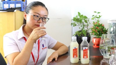 高粱釀酒設(shè)備：醉好的生活莫過于兜里有錢，心里有光，杯中有酒