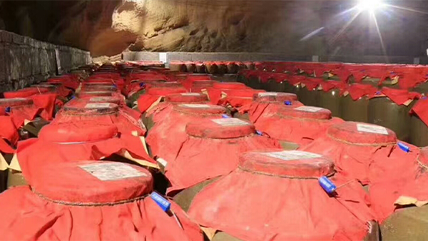 雅大釀酒設(shè)備：白酒封壇技巧，守護陳年佳釀的秘密