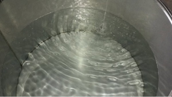 過年聚餐，我們到底該喝高度酒，還是低度酒？