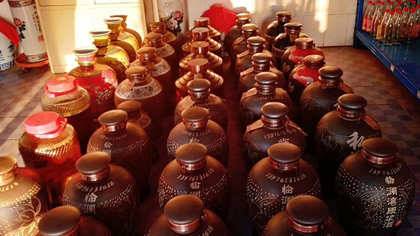 小型酒廠釀酒設(shè)備：想知道臨瀾灣純糧酒大賣全國的奧秘，請點這里