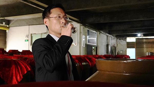 用白酒釀造設(shè)備釀酒的老師傅，您會描述白酒的“味”嗎？