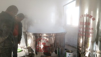 為什么越來越多的人選擇用不銹鋼釀酒設(shè)備回農(nóng)村開酒坊？