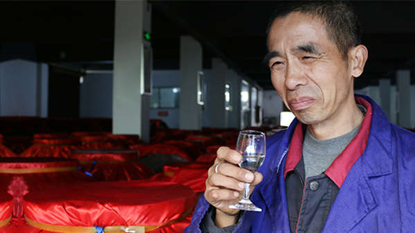 引起白酒上頭的物質(zhì)有哪些？雅大白酒蒸餾設(shè)備帶您一次性搞明白！