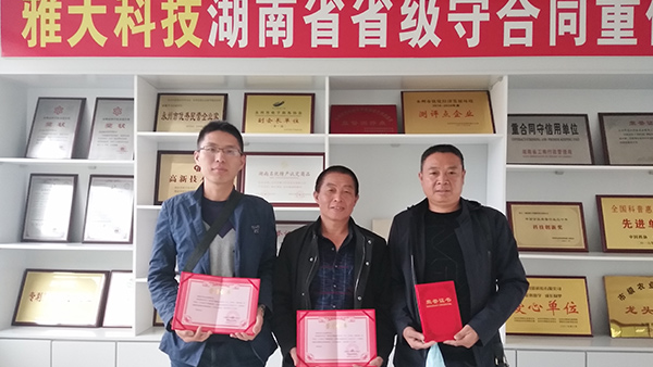 退休后在后花園裝套烤酒設(shè)備開(kāi)酒坊，每天跟朋友約約酒，聊聊天！