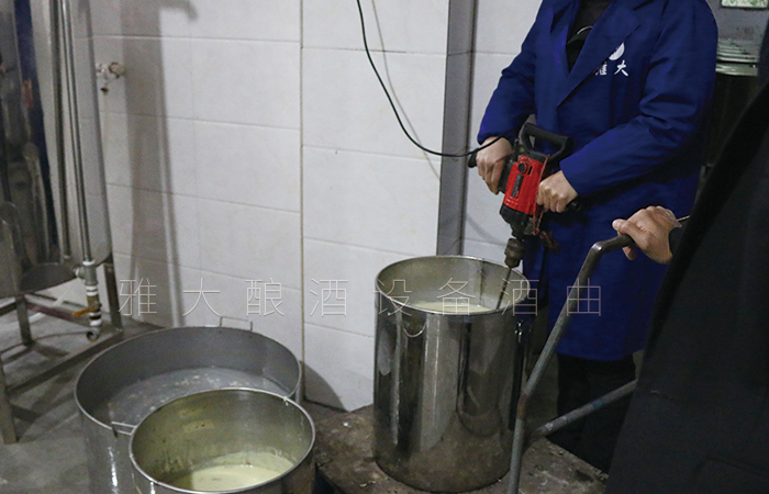 加入酒曲 后，攪拌均勻