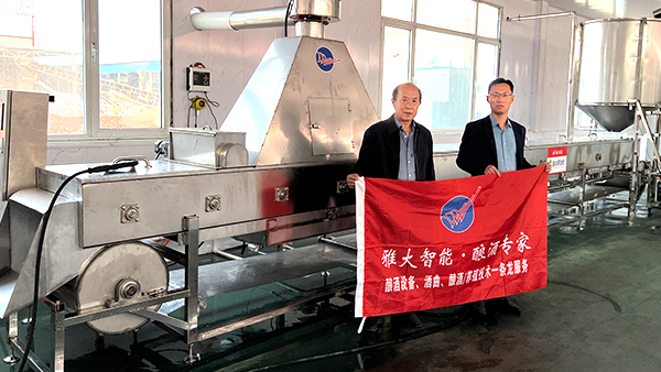 老酒廠引進(jìn)全自動(dòng)蒸飯機(jī)，每年為酒廠節(jié)約人工成本16萬(wàn)以上