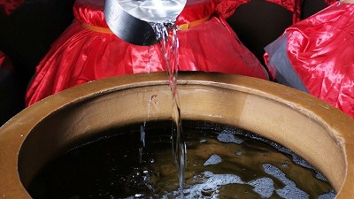 大型釀酒設備廠家告訴你，不同香型白酒貯存多長時間才好喝