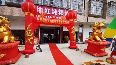 揭密小縣城用純糧釀酒設(shè)備釀酒的散裝酒坊，利潤究竟有多大！