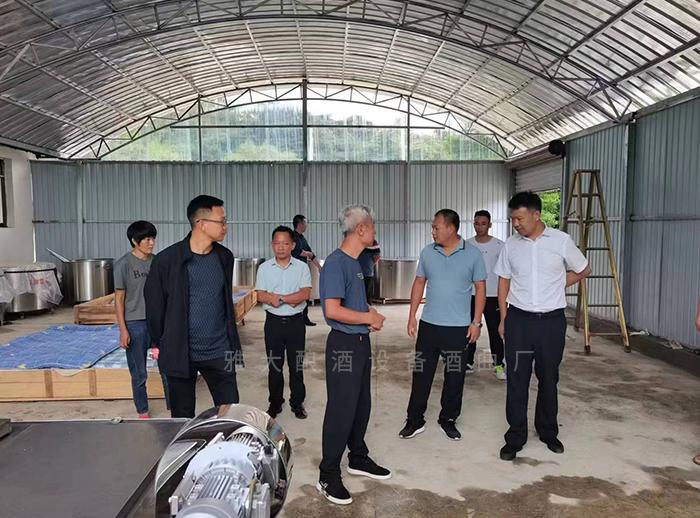 鎮(zhèn)康縣縣委領(lǐng)導(dǎo)，工信局長(zhǎng)，鄉(xiāng)鎮(zhèn)領(lǐng)導(dǎo)等親臨現(xiàn)場(chǎng)指導(dǎo)