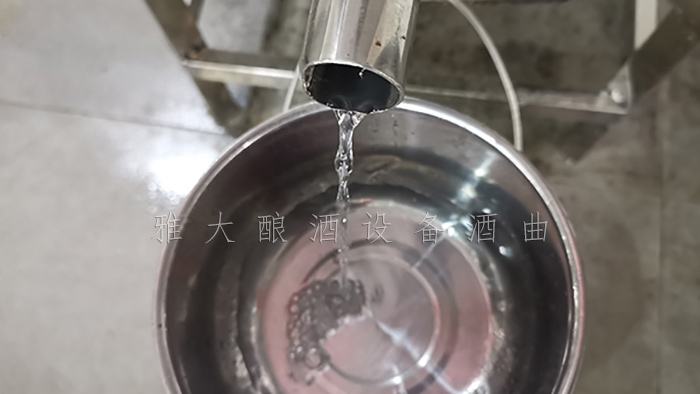 11.26小型白酒釀酒設(shè)備出酒度數(shù)太高，怎么降度好