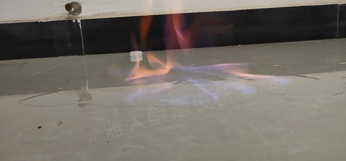 度數(shù)達(dá)到50度時燃燒發(fā)出藍(lán)色火焰