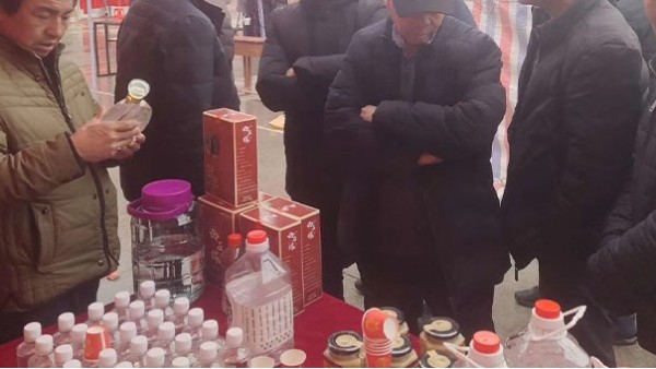 引進(jìn)雅大釀酒設(shè)備，打造“釀酒+養(yǎng)殖+花椒種植+農(nóng)家樂”產(chǎn)業(yè)鏈