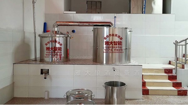 老黃酒廠“舊貌換新顏”，引進(jìn)大型釀酒設(shè)備做白酒