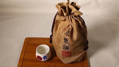 用白酒生產(chǎn)設(shè)備釀小曲固態(tài)白酒，怎樣操作出酒才多？