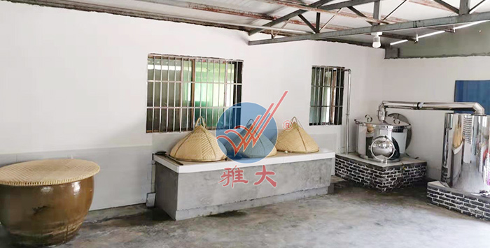 改造后的蒸酒車間設(shè)計(jì)合理，擺放整齊