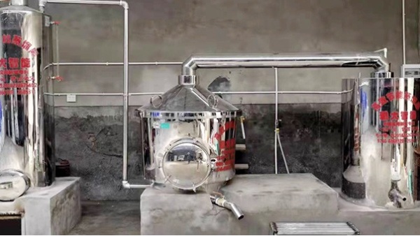 疫情期間錢(qián)難掙，用小型釀酒設(shè)備釀酒創(chuàng)業(yè)奔小康