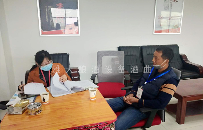 6.30劉老師為黎大哥講解廠(chǎng)房規(guī)劃要點(diǎn)