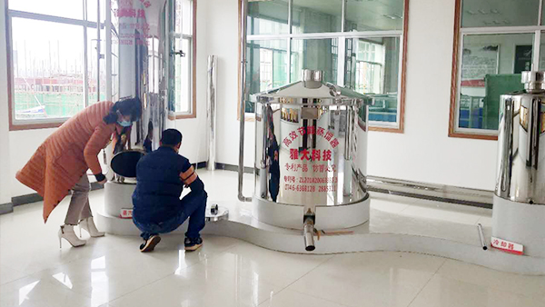 豬肉生意太辛苦，用不銹鋼釀酒設(shè)備開酒坊后老婆開心得像個(gè)孩子